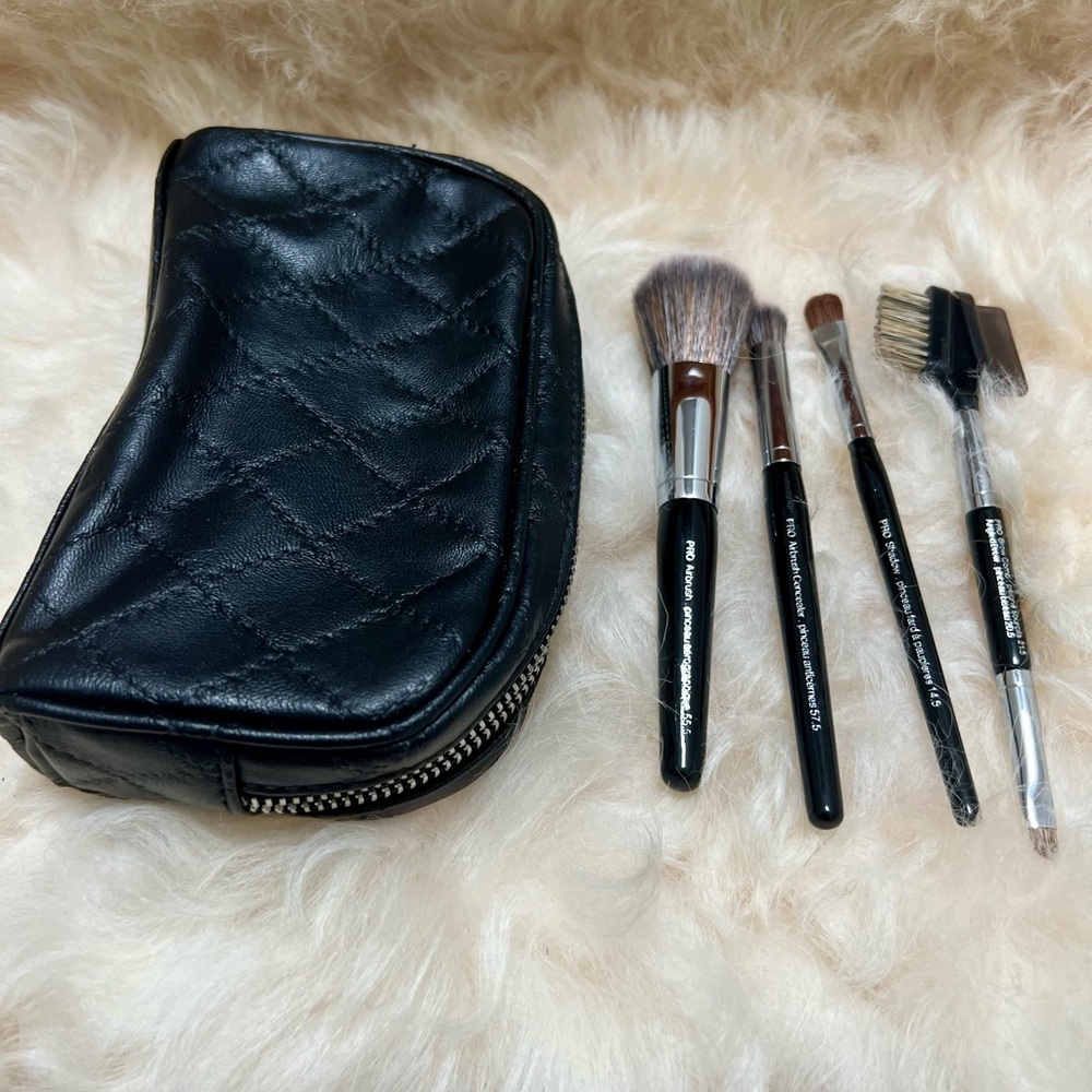 Sephora travel makeup brush set with pouch
